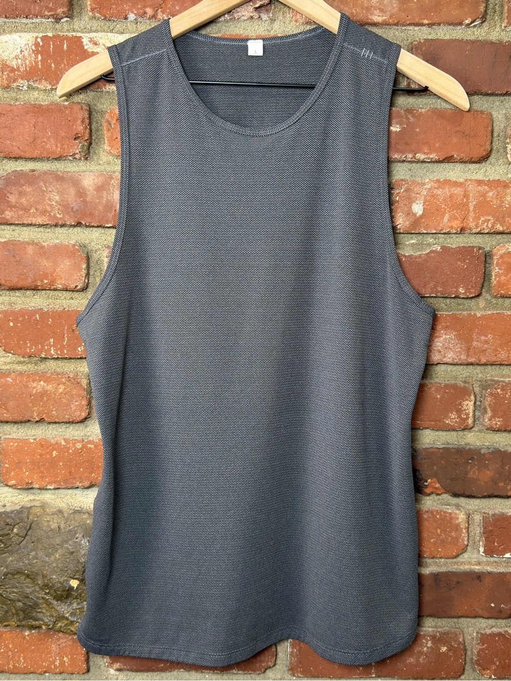 Lululemon Athletica women's Gray Mesh Sleeveless Athletic Tank Top size small